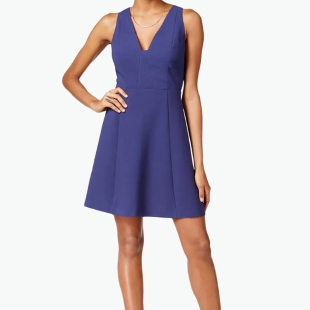 BCBGENERATION SLEEVELESS V-NECK DRESS